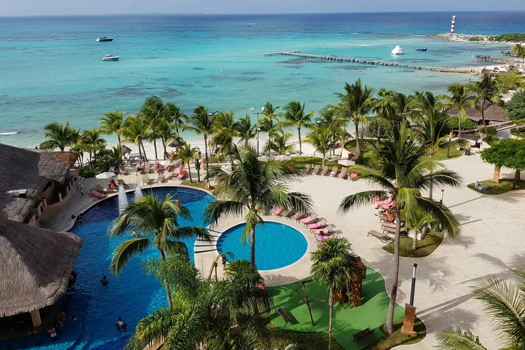 Cancún coastline with palm trees and turquoise sea